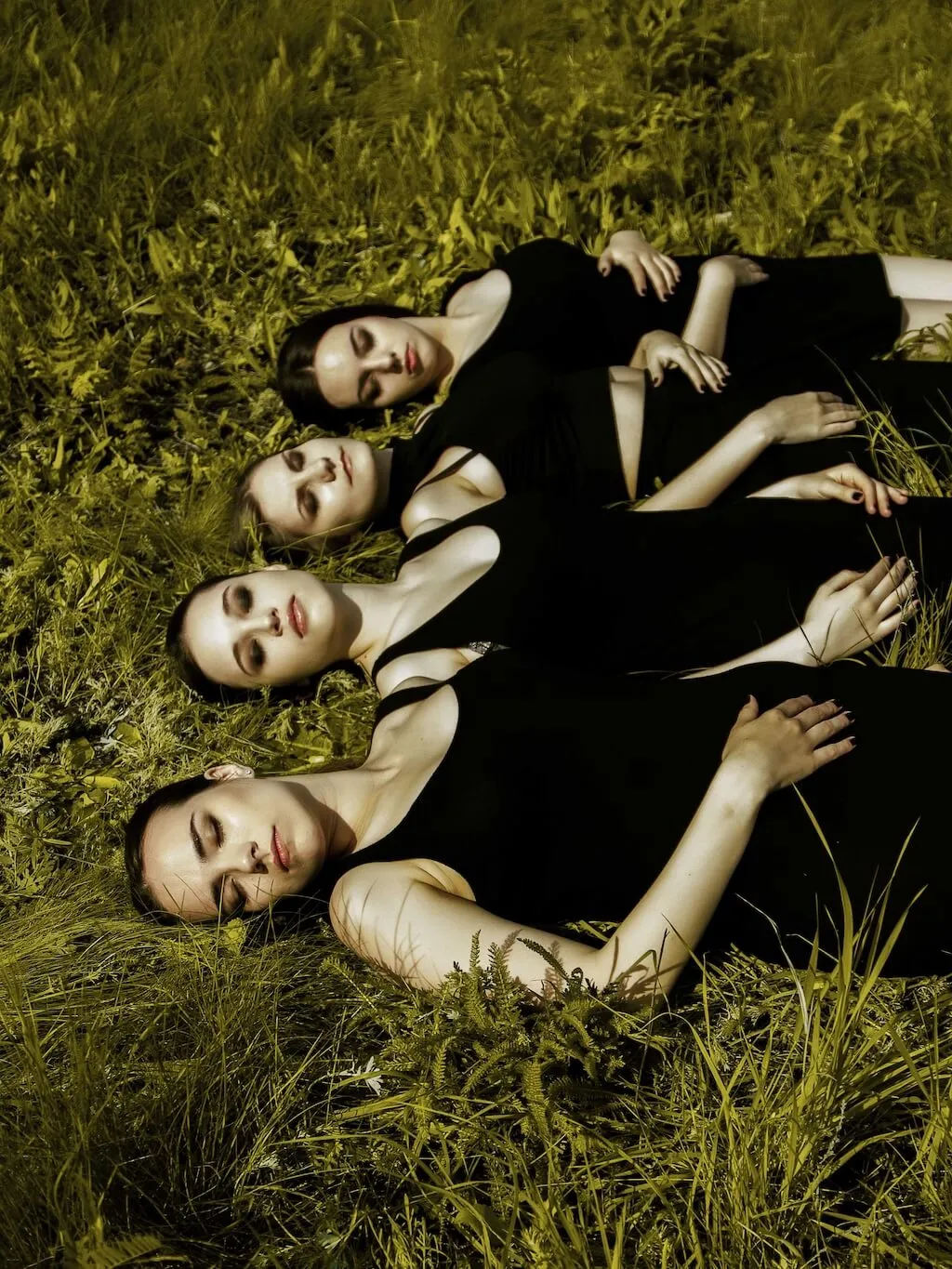 Black on Green preview 4